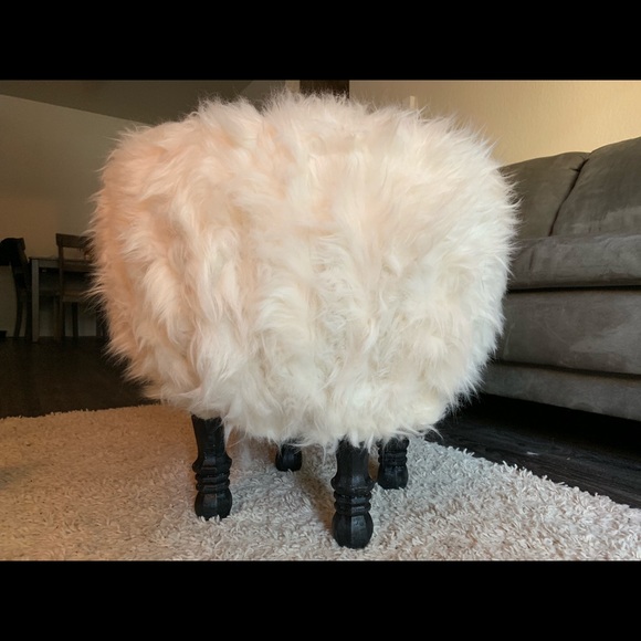 Hand made fluffy white Ottoman - Picture 3 of 5